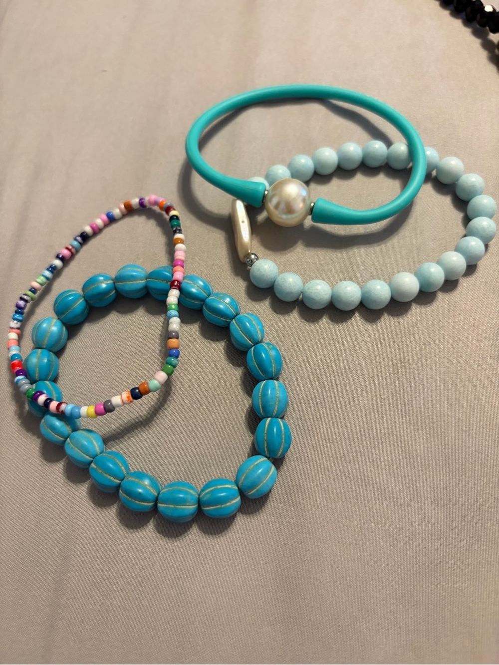Women’s Turquoise Bead Bracelet Set - Multicolor & Turquoise